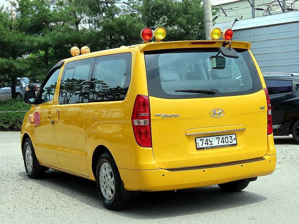 HYUNDAI Starex - Vista 3