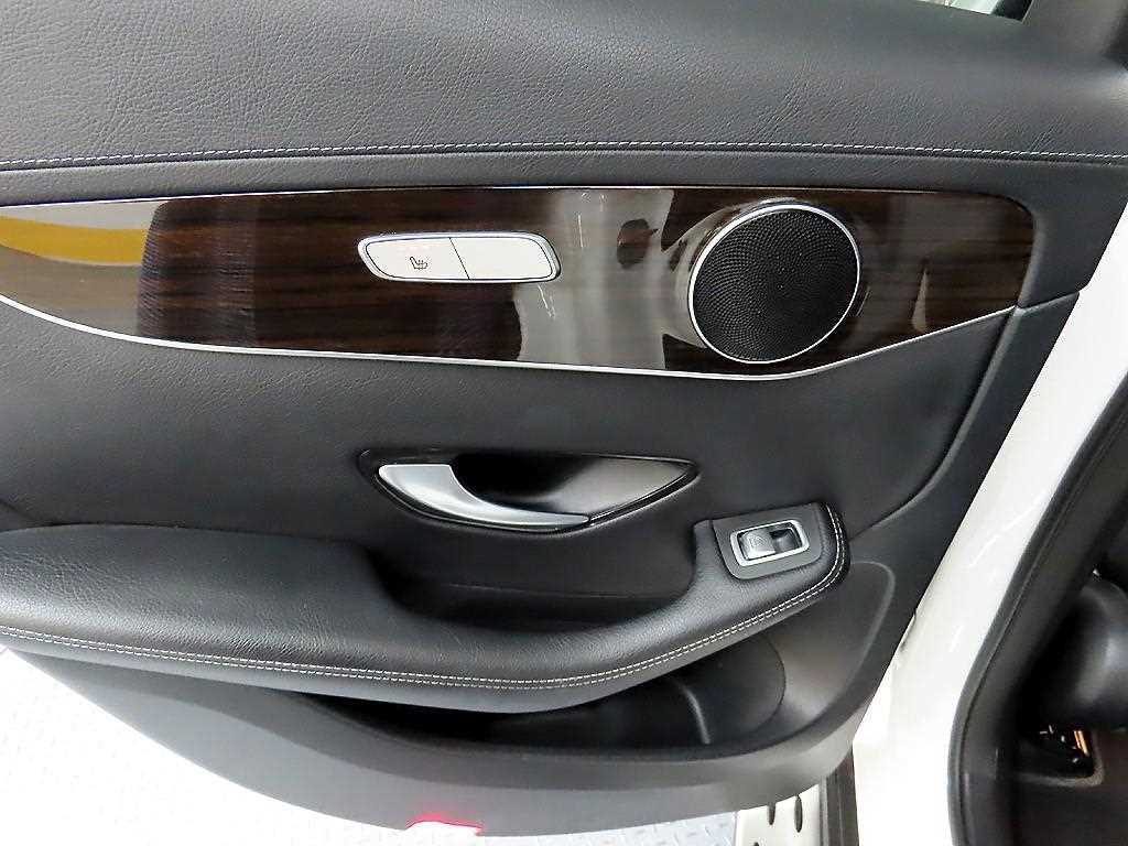 Mercedes Benz GLC Class - Vista 12