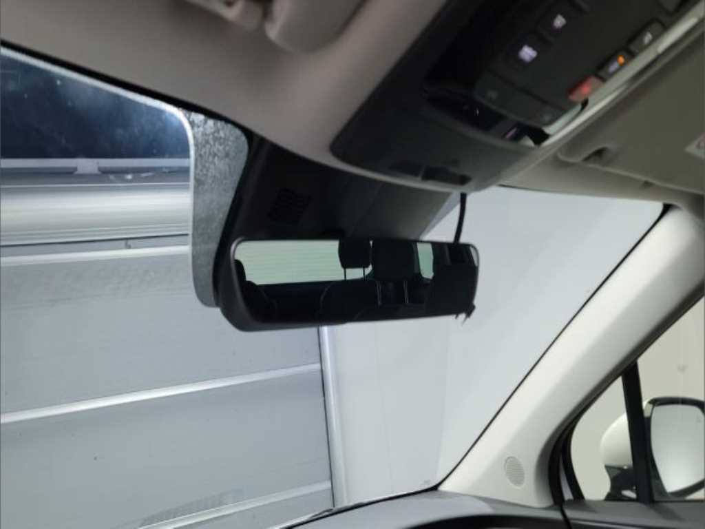 KIA Carnival - Vista 5