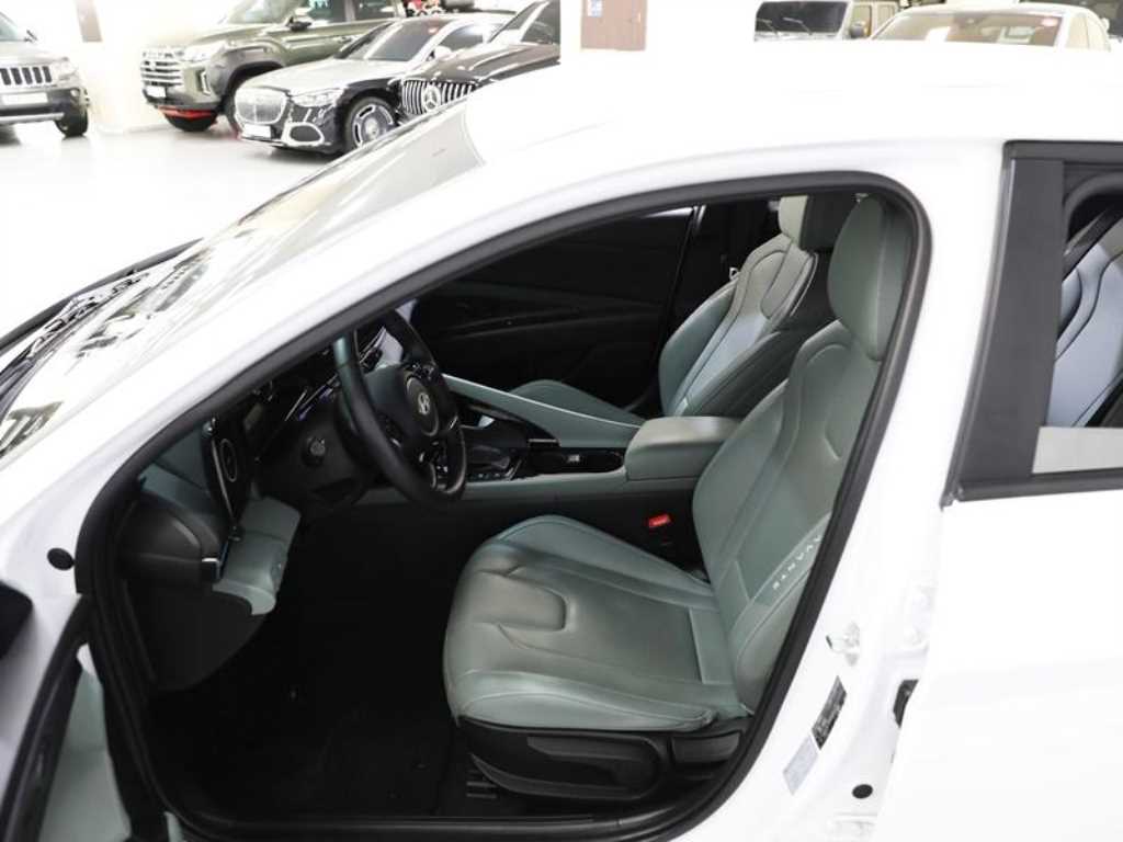 HYUNDAI Avante - Vista 8