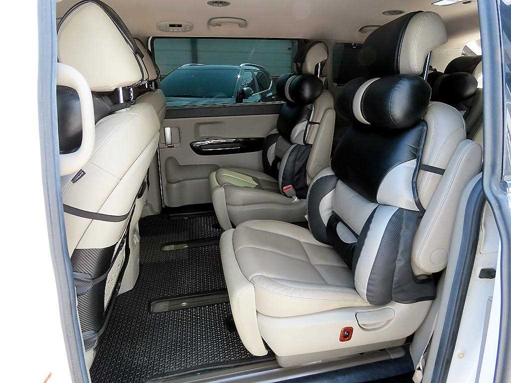 KIA Carnival - Vista 6