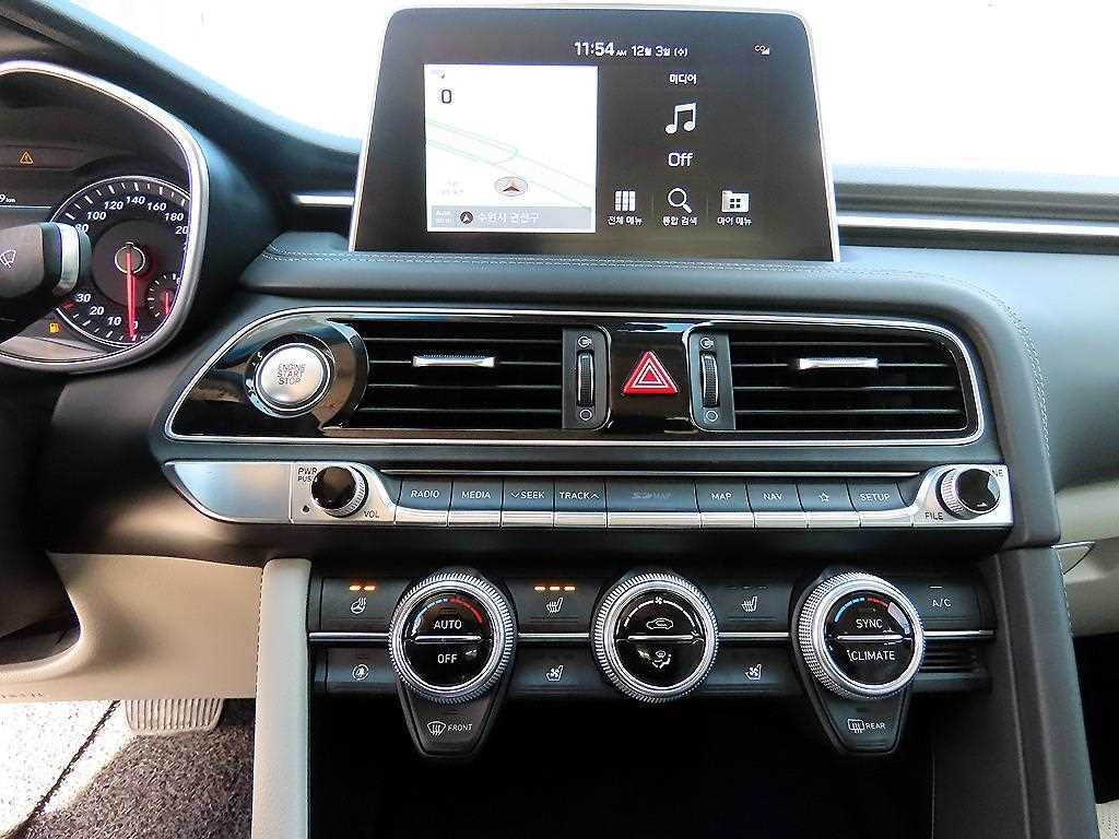 Genesis G70 - Vista 12