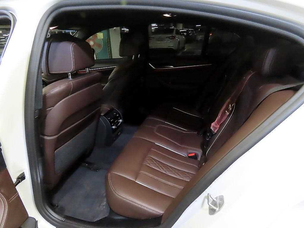 BMW 5 Series - Vista 7