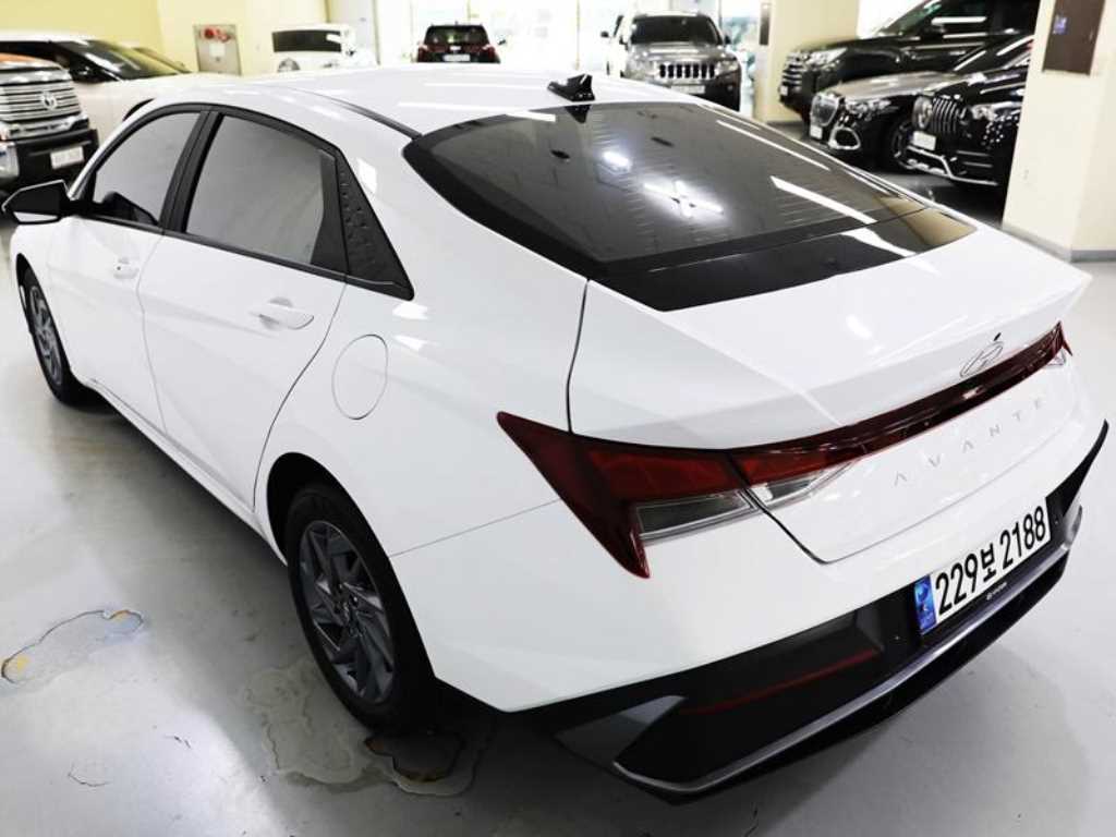 HYUNDAI Avante - Vista 7