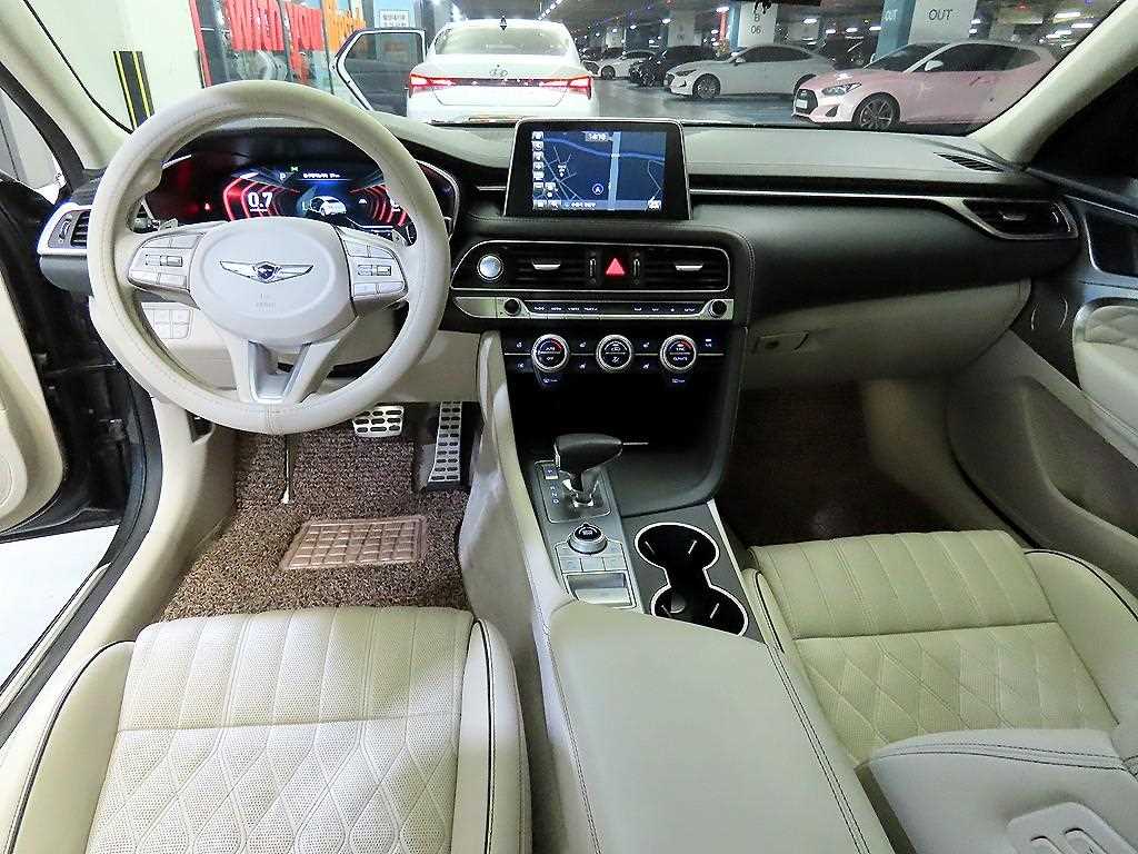 Genesis G70 - Vista 10