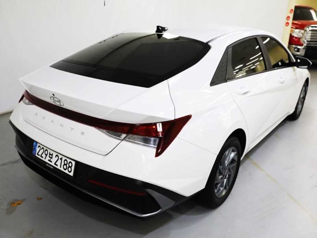 HYUNDAI Avante - Vista 5