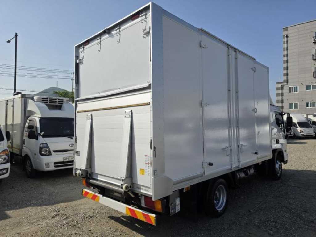 medium and large cargo truck - Vista 5