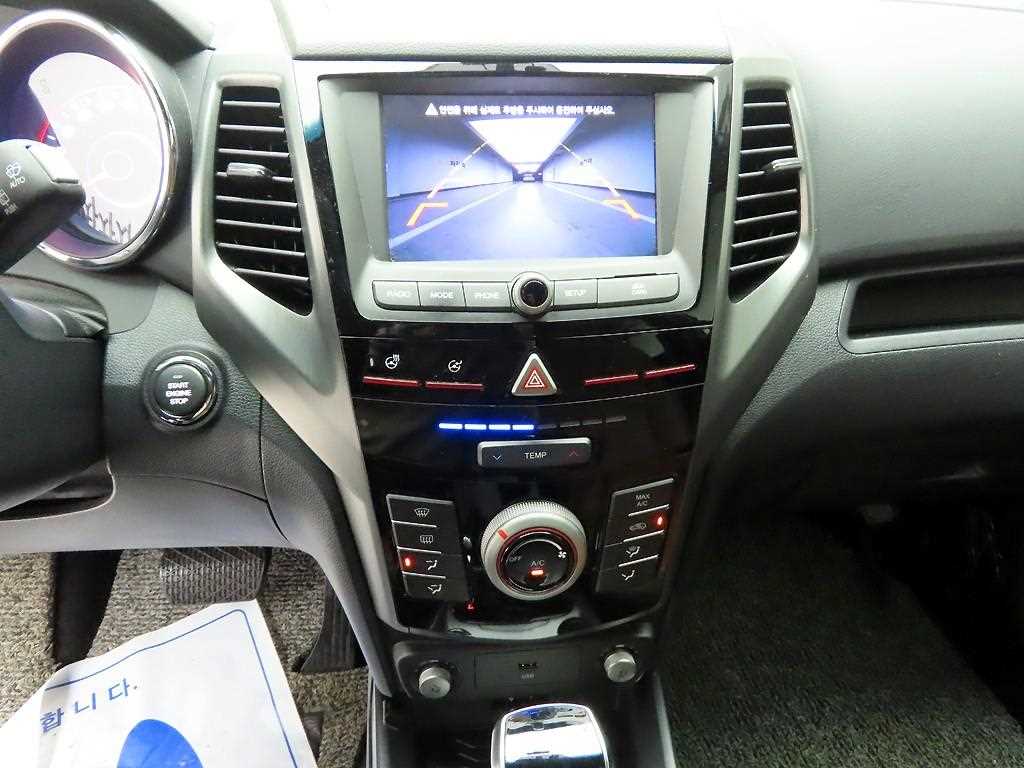 Ssangyong Tivoli - Vista 10