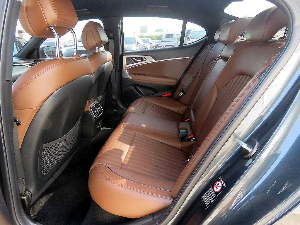 Genesis G70 - Vista 7