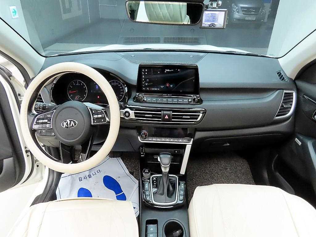 KIA Seltos - Vista 8