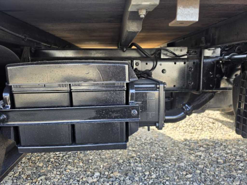 medium and large cargo truck - Vista 8