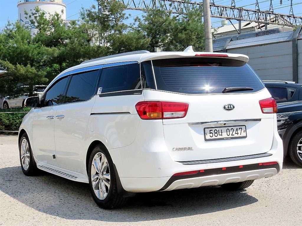 KIA Carnival - Vista 3