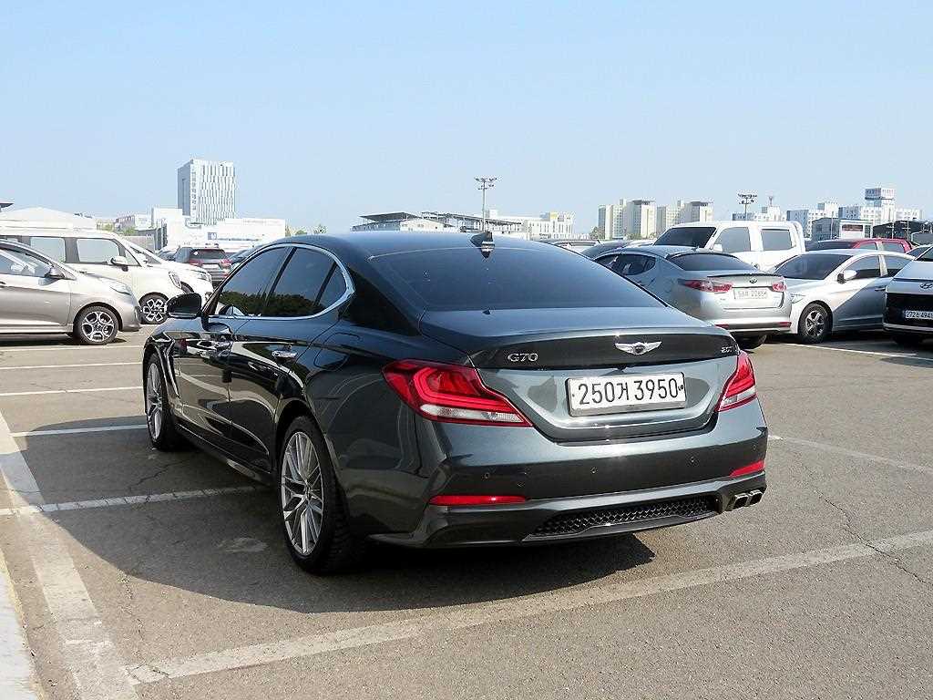 Genesis G70 - Vista 4