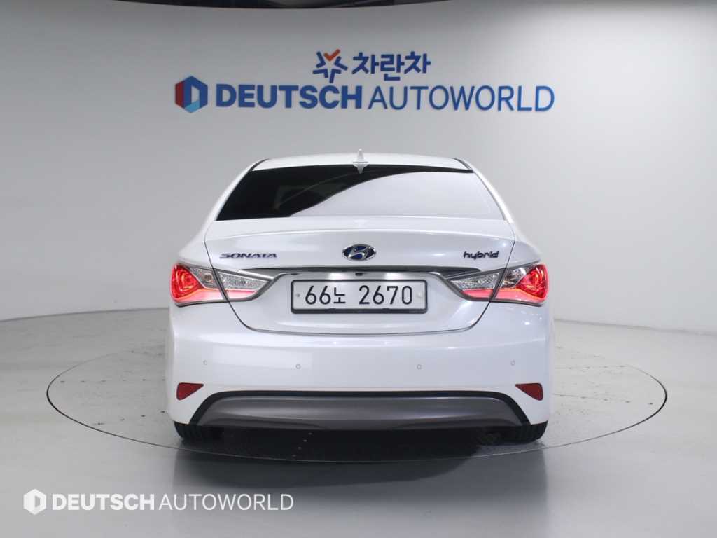 HYUNDAI Sonata - Vista 4