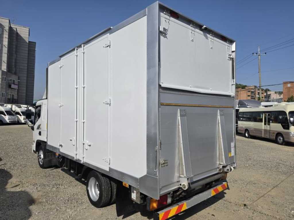 medium and large cargo truck - Vista 3