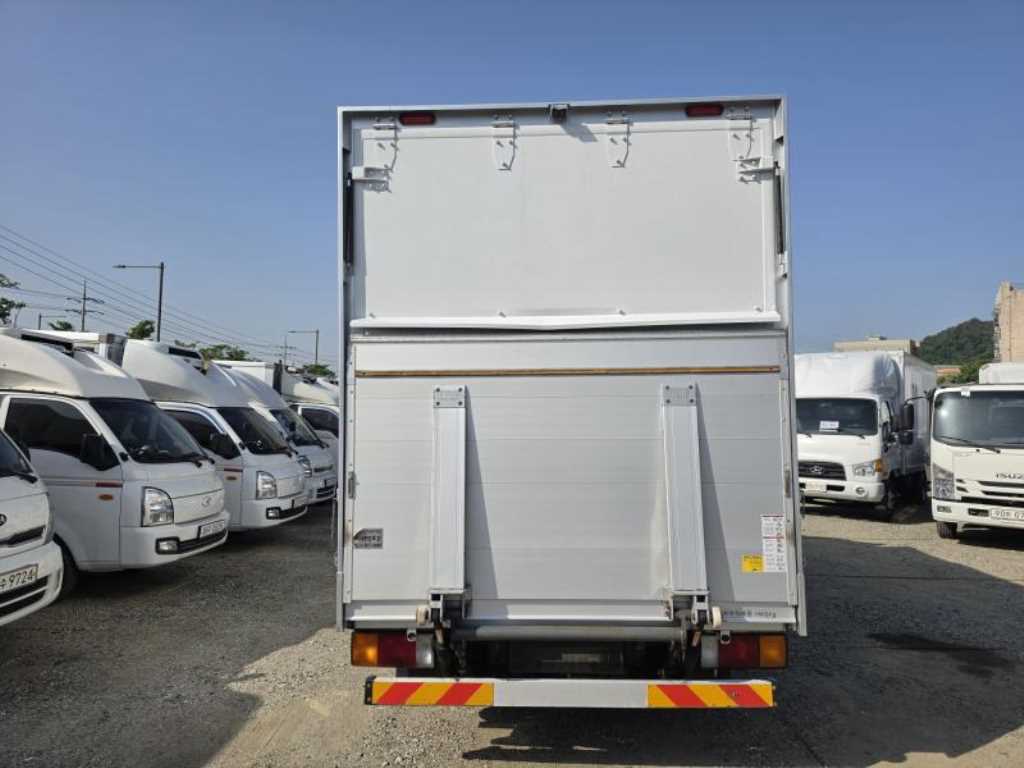 medium and large cargo truck - Vista 4