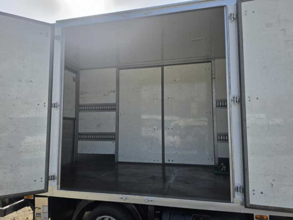 medium and large cargo truck - Vista 9