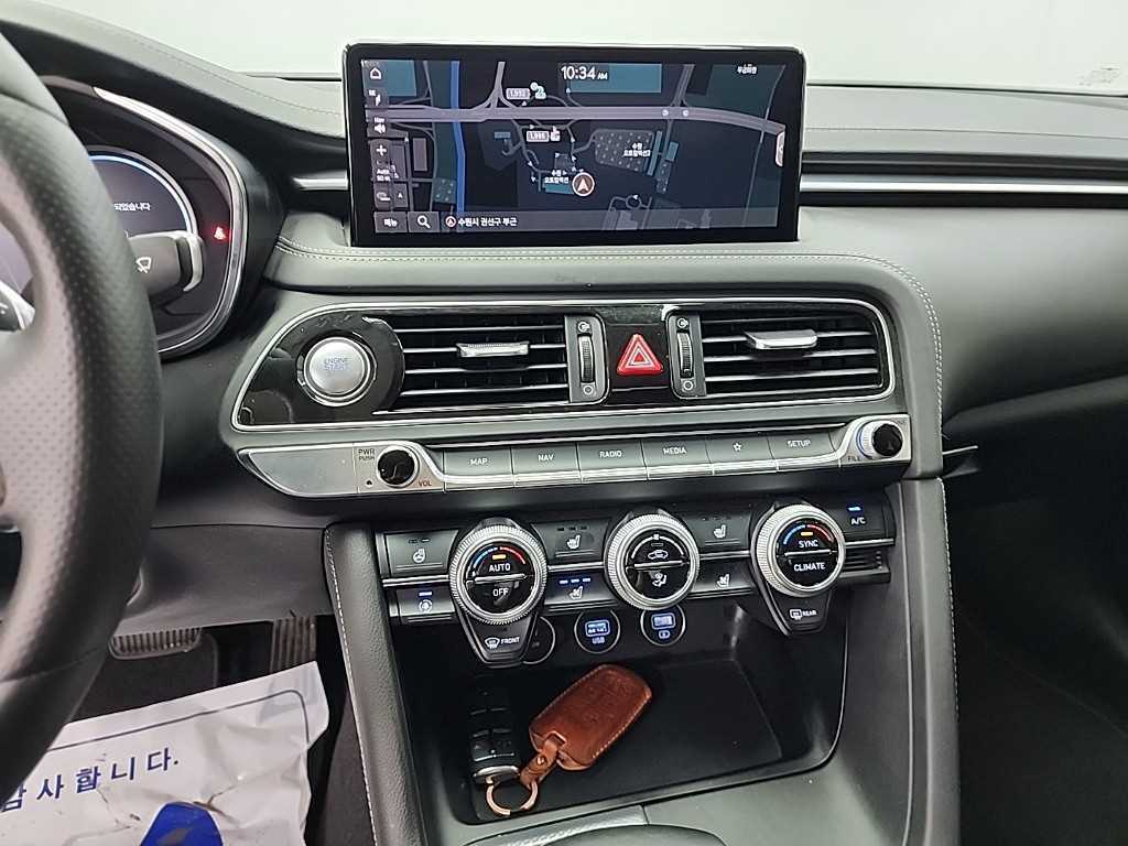 Genesis G70 - Vista 10