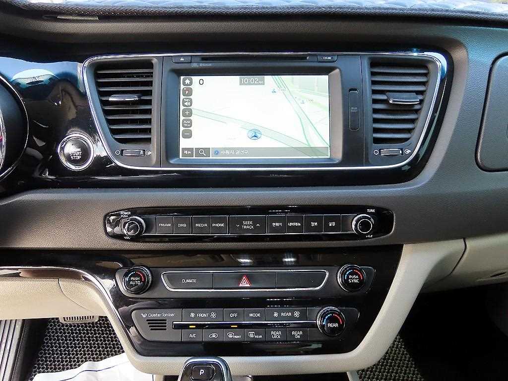 KIA Carnival - Vista 12