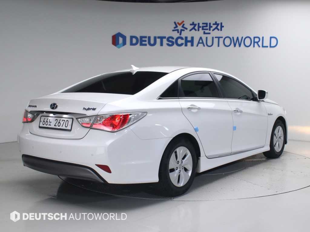 HYUNDAI Sonata - Vista 2