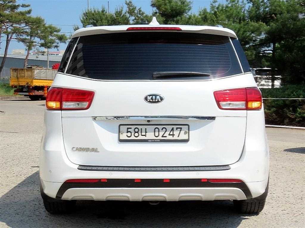 KIA Carnival - Vista 4