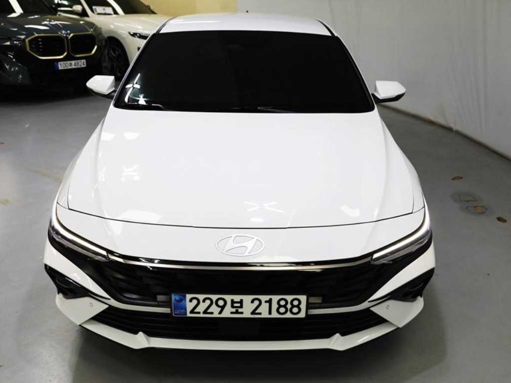 HYUNDAI Avante - Vista 2