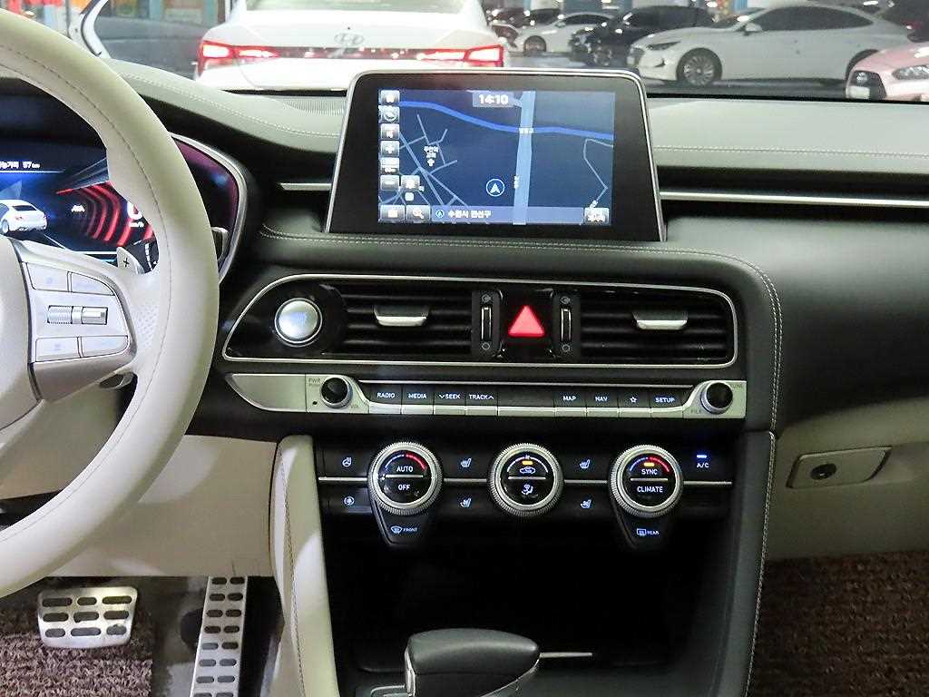 Genesis G70 - Vista 11