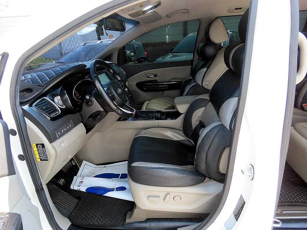 KIA Carnival - Vista 5