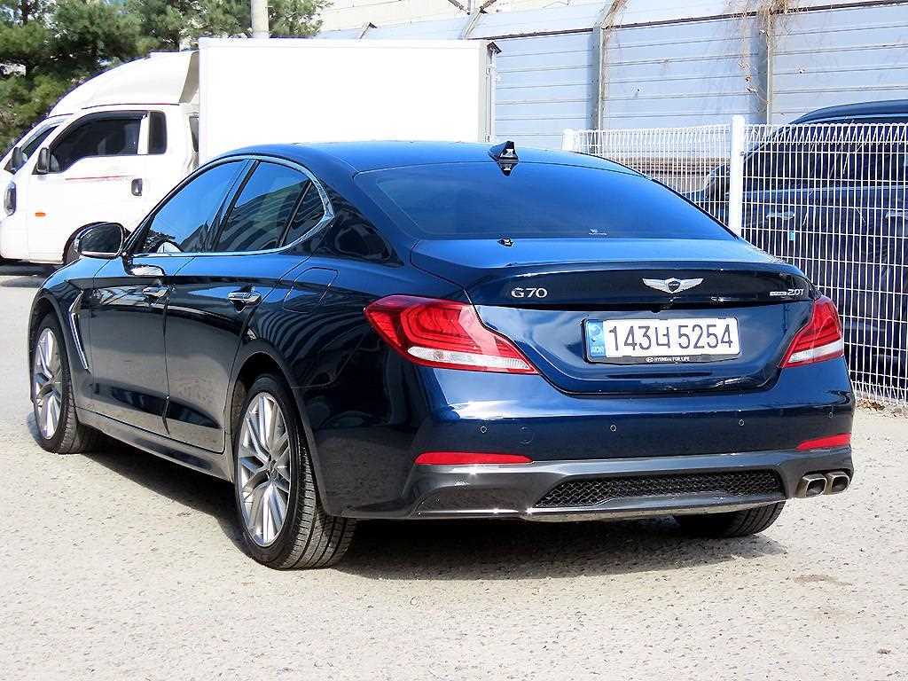 Genesis G70 - Vista 4