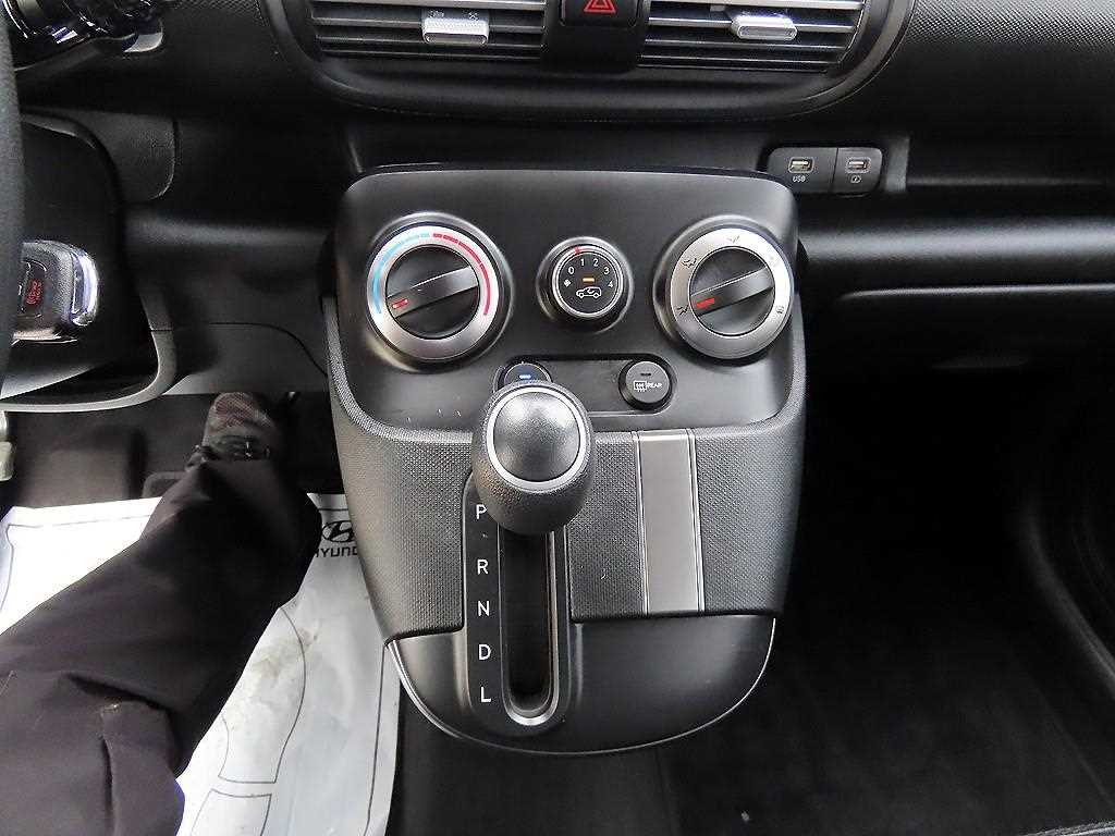 HYUNDAI Casper - Vista 10