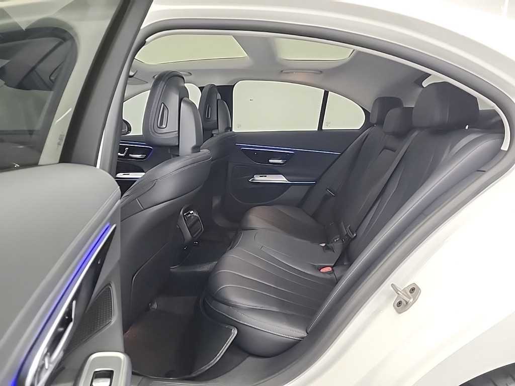Mercedes Benz E class - Vista 12