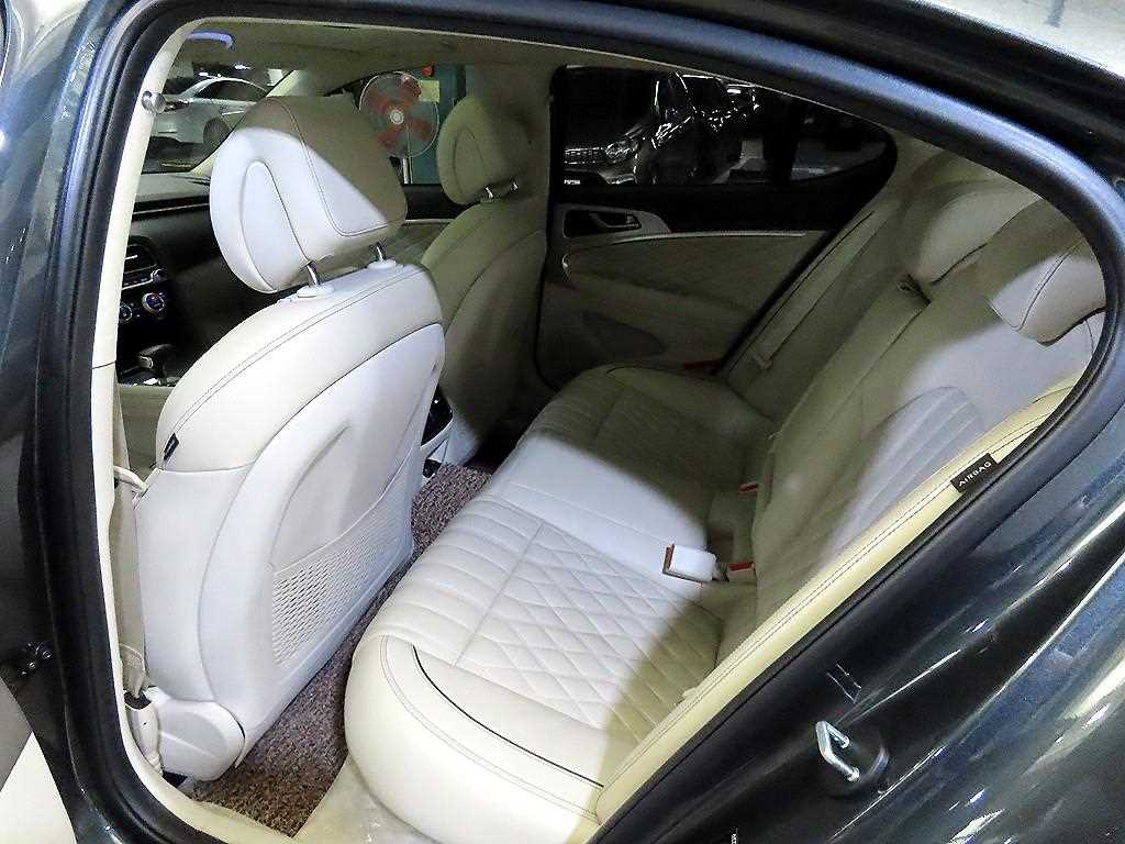 Genesis G70 - Vista 7