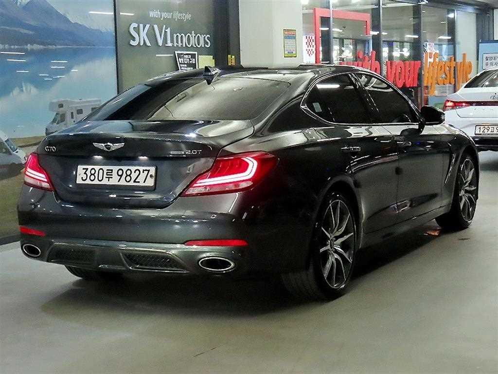 Genesis G70 - Vista 4