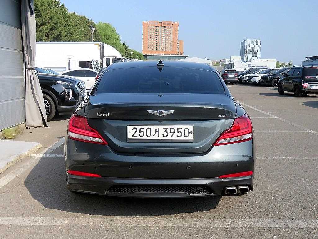 Genesis G70 - Vista 3