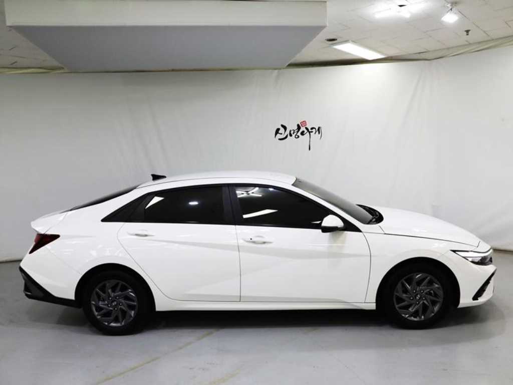 HYUNDAI Avante - Vista 4