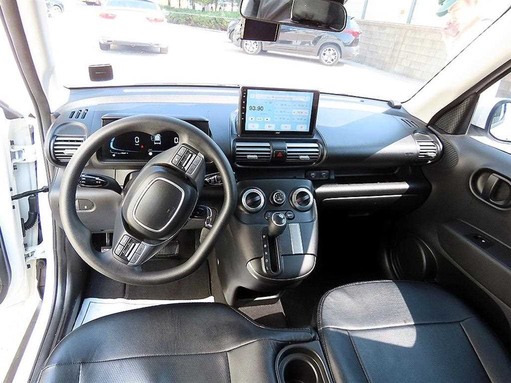 HYUNDAI Casper - Vista 7