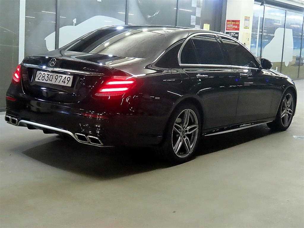 Mercedes Benz E class - Vista 4