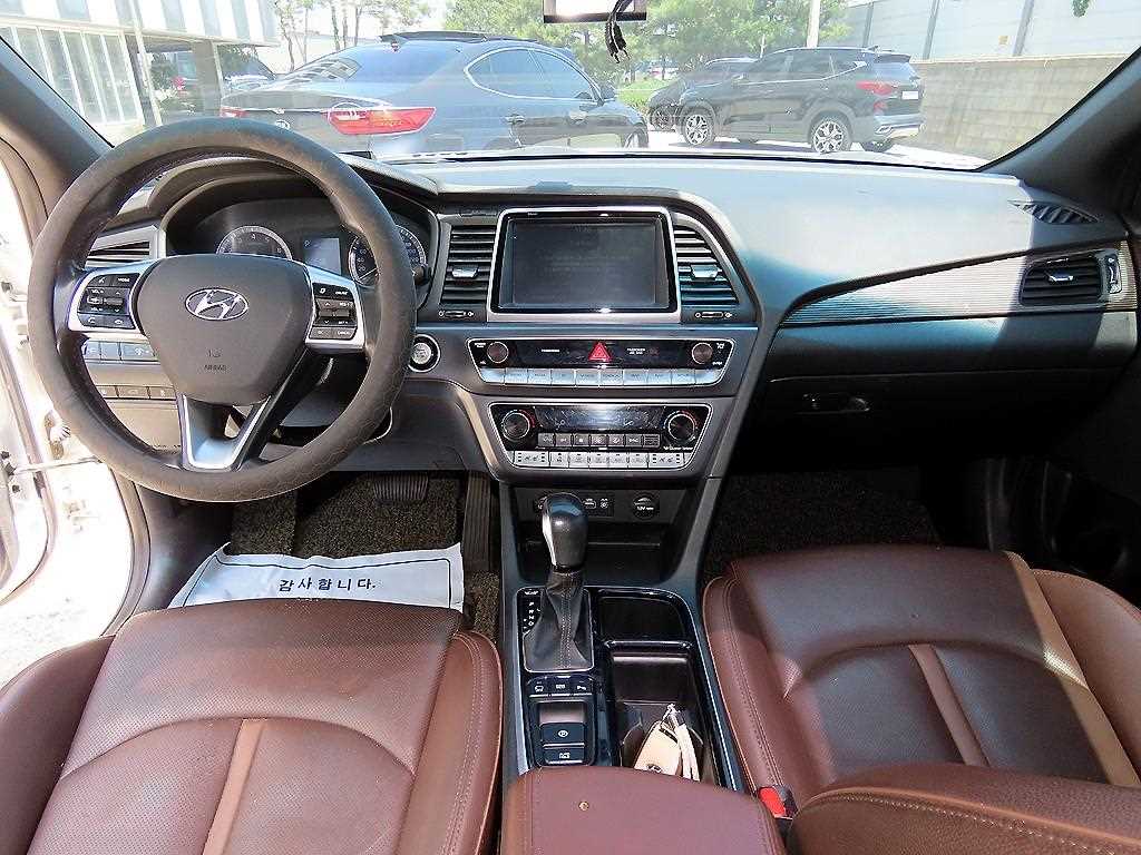 HYUNDAI Sonata - Vista 7