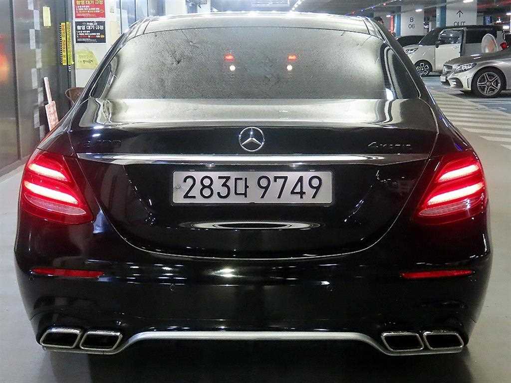 Mercedes Benz E class - Vista 5