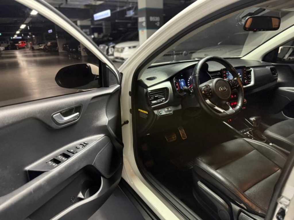 KIA Stonic - Vista 10