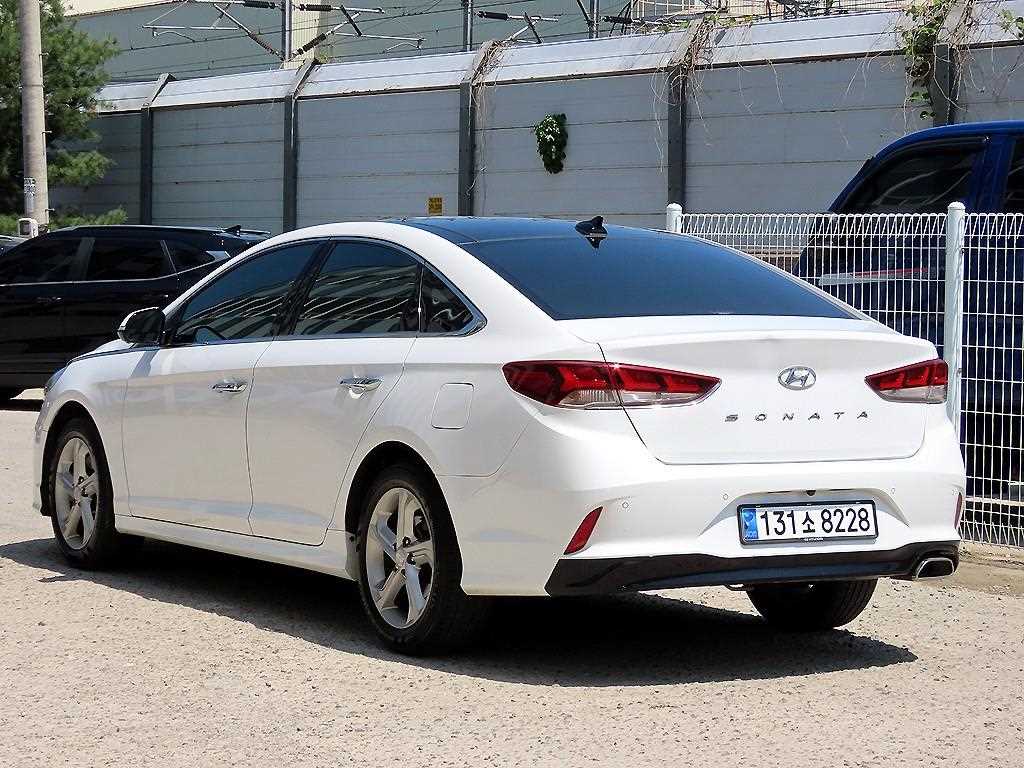 HYUNDAI Sonata - Vista 3
