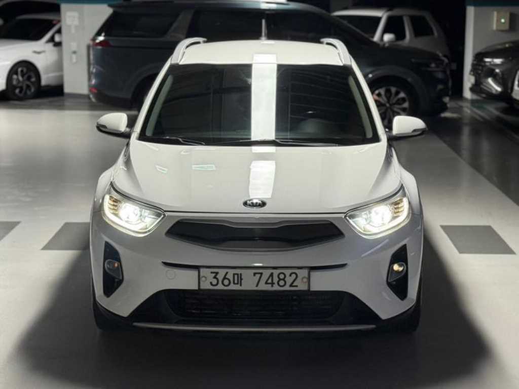 KIA Stonic 2018 Blanco - Importación desde Corea - HF Imports Iquique - Foto 1