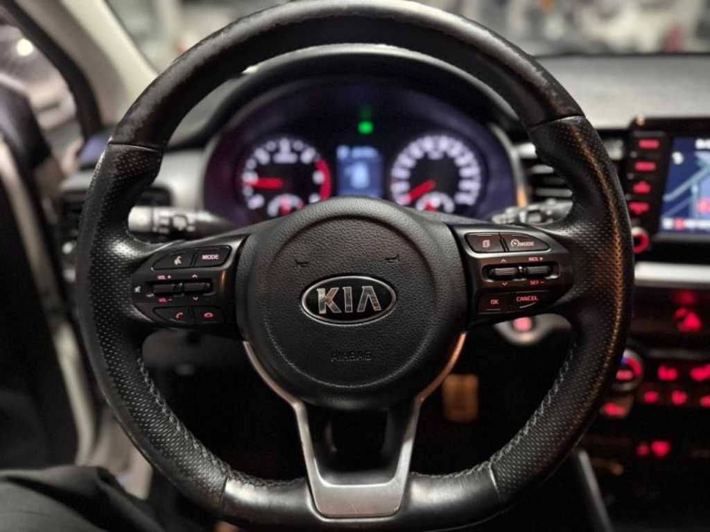 KIA Stonic 2018 Blanco - Importación desde Corea - HF Imports Iquique - Foto 13