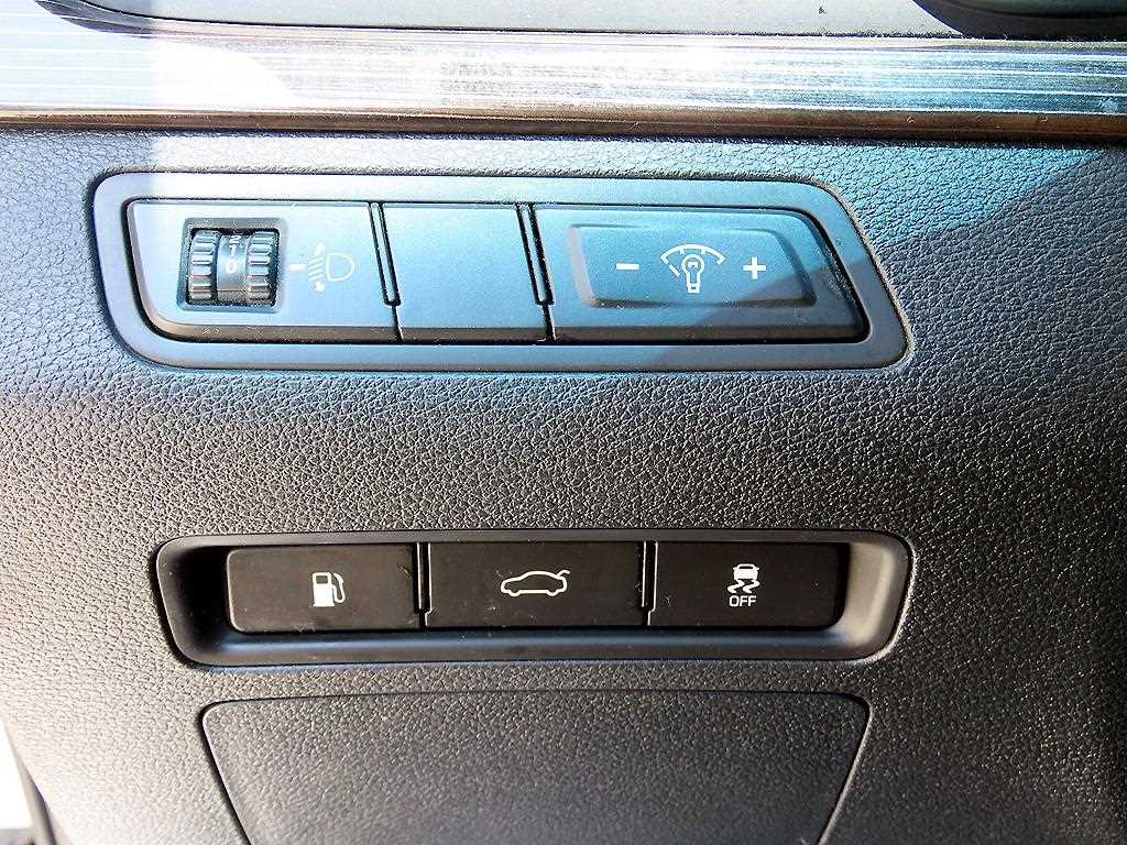 HYUNDAI Sonata - Vista 12