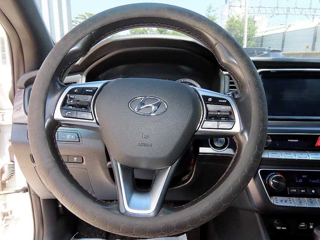 HYUNDAI Sonata - Vista 8