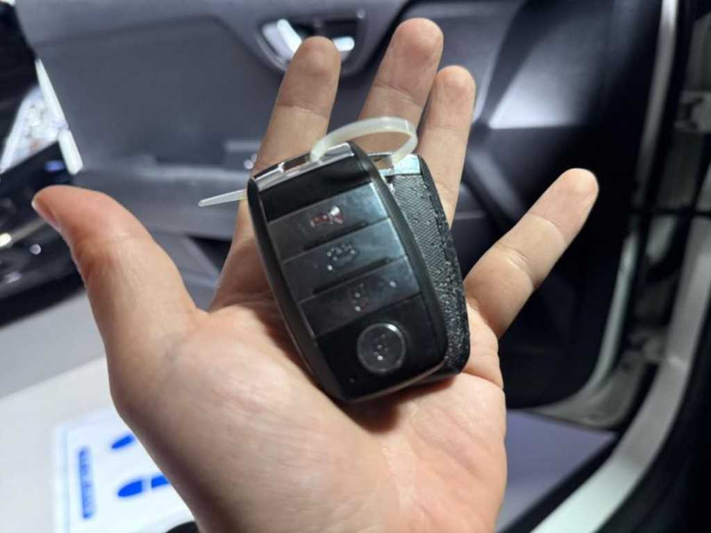 KIA Stonic 2018 Blanco - Importación desde Corea - HF Imports Iquique - Foto 19