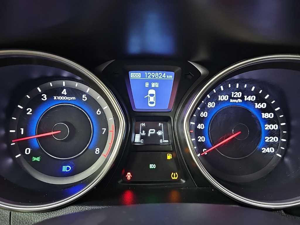 HYUNDAI Avante - Vista 6