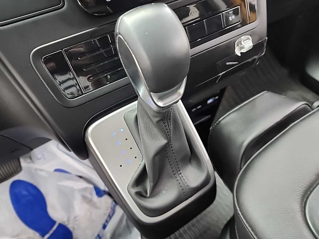 HYUNDAI Staria - Vista 8