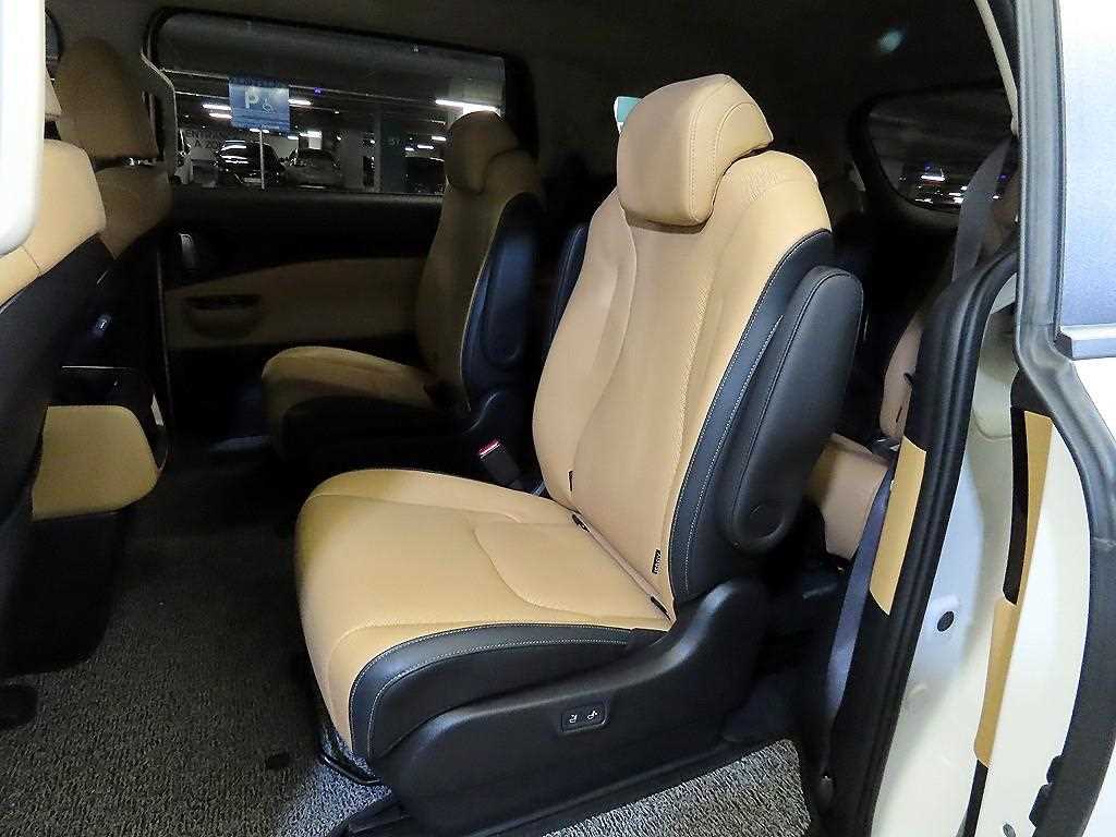 KIA Carnival - Vista 7