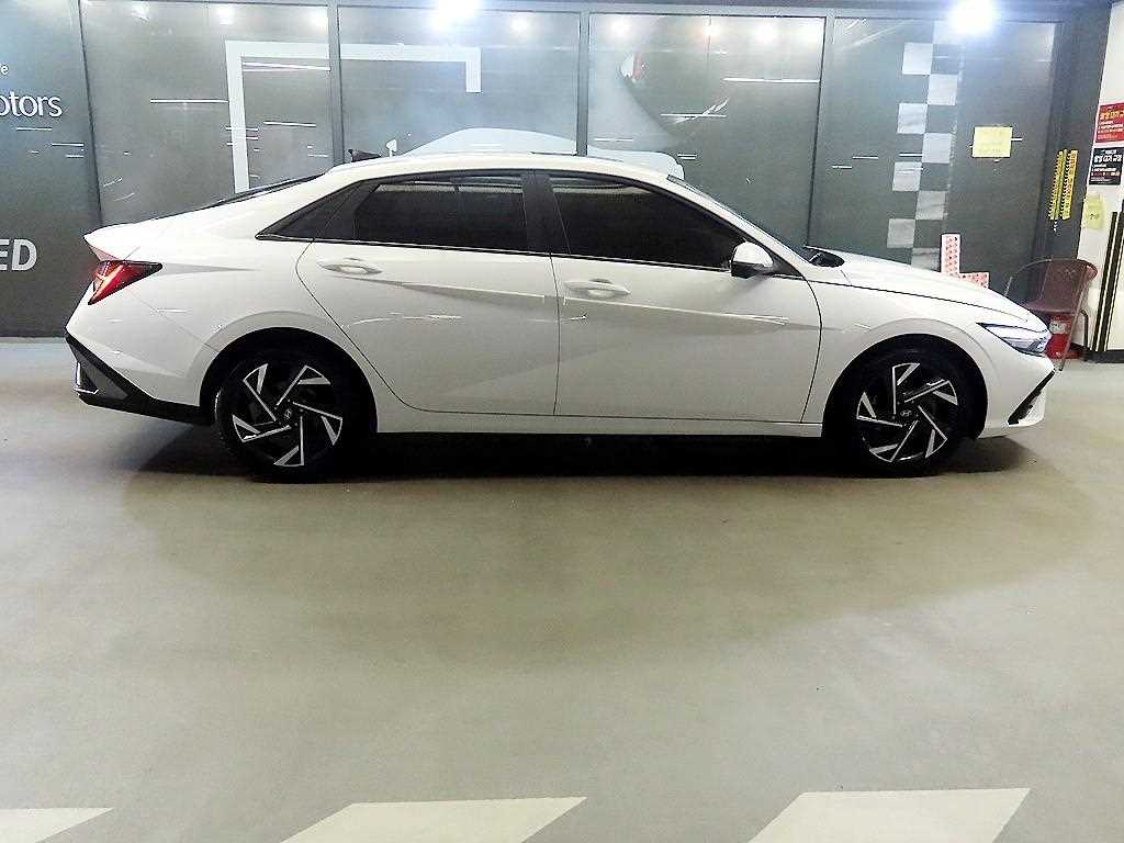 HYUNDAI Avante - Vista 3